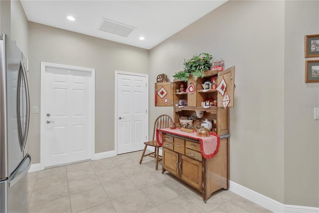 待售: $272,000 (2 贝兹, 2 浴室, 1461 平方英尺)