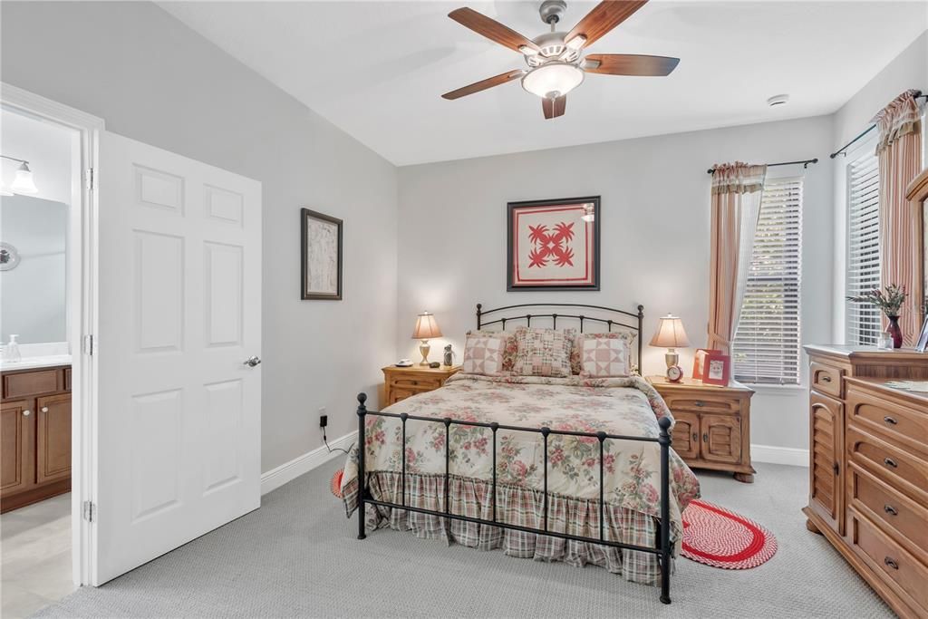 待售: $272,000 (2 贝兹, 2 浴室, 1461 平方英尺)