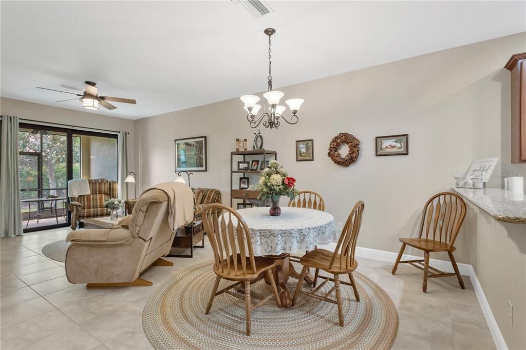 待售: $272,000 (2 贝兹, 2 浴室, 1461 平方英尺)