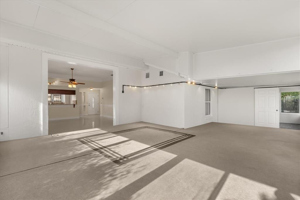 For Sale: $450,000 (3 beds, 2 baths, 1291 Square Feet)