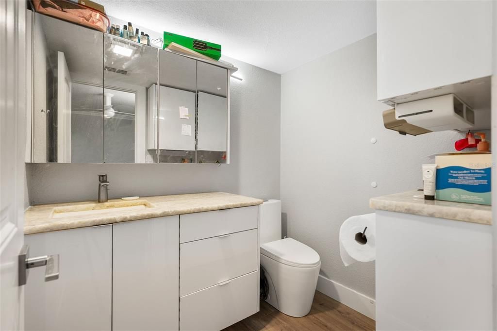 В аренду: $5,000 (2 спален, 1 ванн, 1080 Квадратных фут)