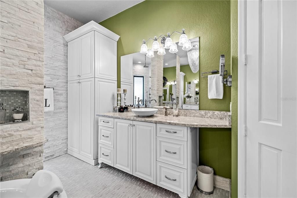 For Sale: $1,875,000 (6 beds, 6 baths, 5049 Square Feet)