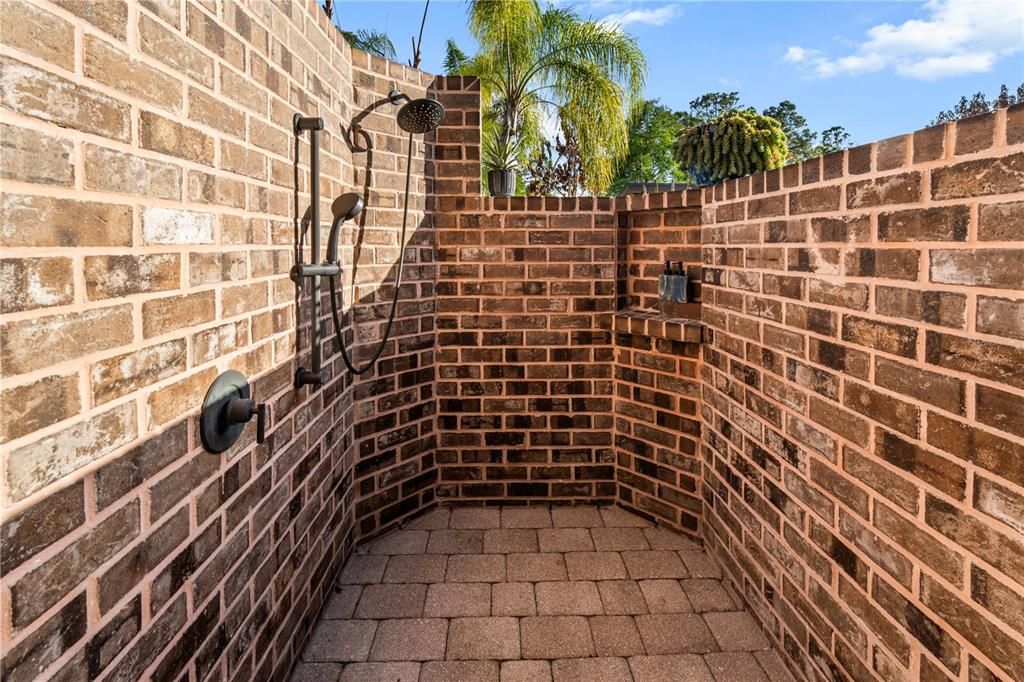 For Sale: $1,875,000 (6 beds, 6 baths, 5049 Square Feet)