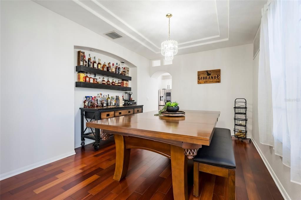 Activo con contrato: $749,900 (5 camas, 3 baños, 4077 Pies cuadrados)