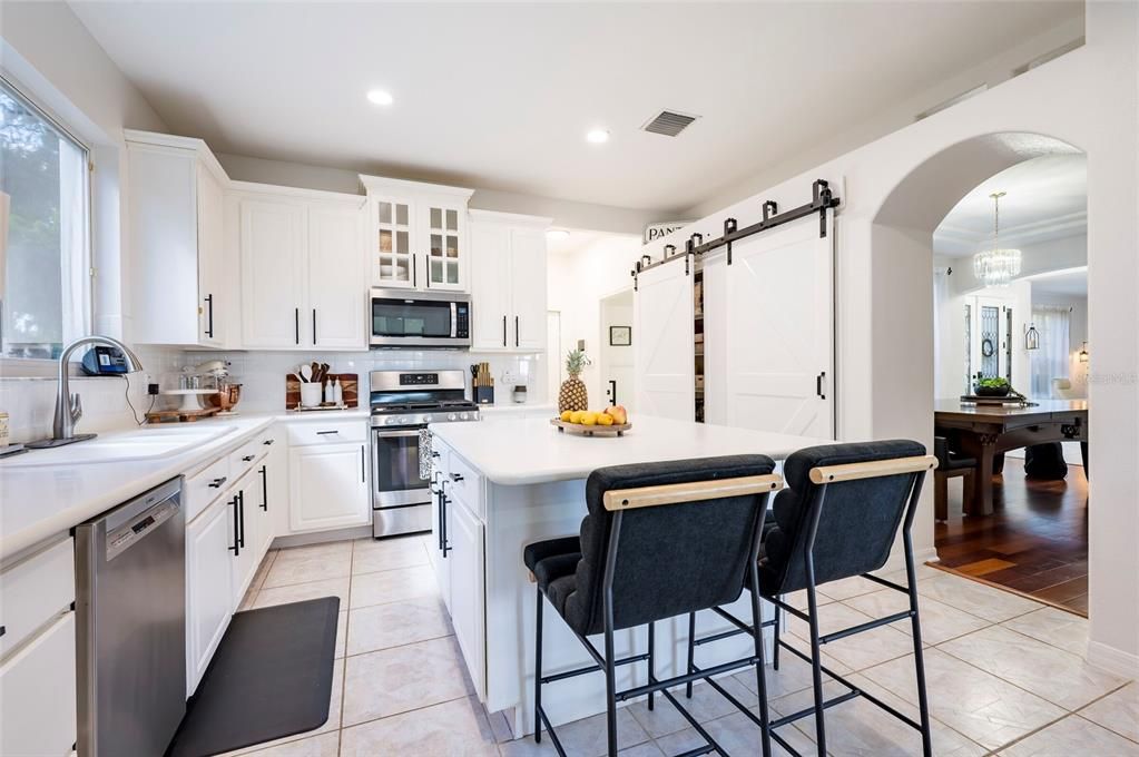 Activo con contrato: $749,900 (5 camas, 3 baños, 4077 Pies cuadrados)