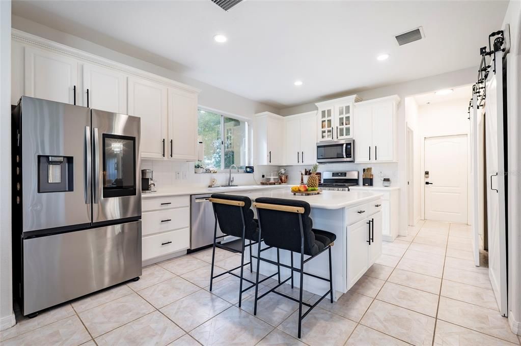 Activo con contrato: $749,900 (5 camas, 3 baños, 4077 Pies cuadrados)