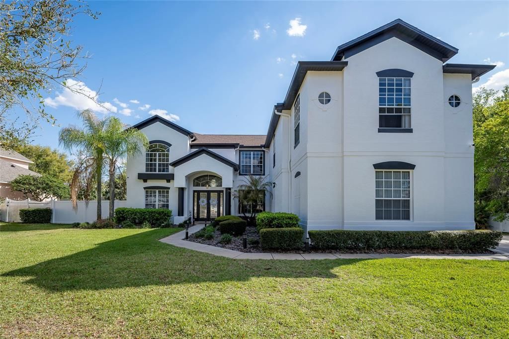Activo con contrato: $749,900 (5 camas, 3 baños, 4077 Pies cuadrados)