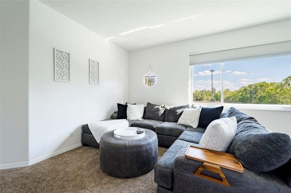 Activo con contrato: $749,900 (5 camas, 3 baños, 4077 Pies cuadrados)