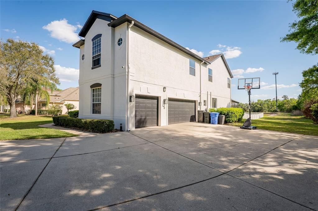 Activo con contrato: $749,900 (5 camas, 3 baños, 4077 Pies cuadrados)