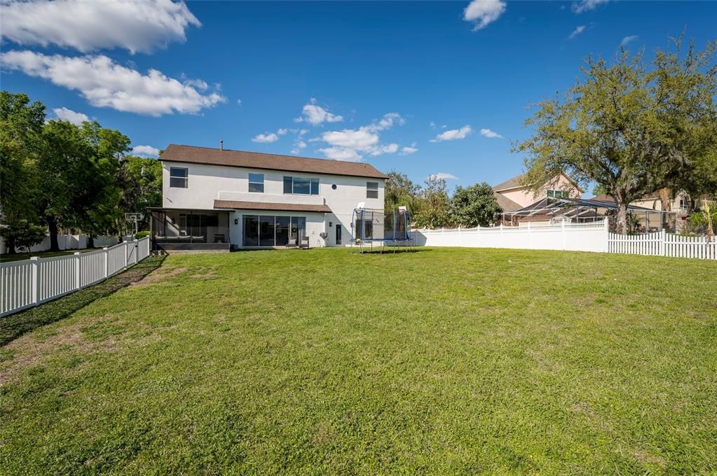 Activo con contrato: $749,900 (5 camas, 3 baños, 4077 Pies cuadrados)