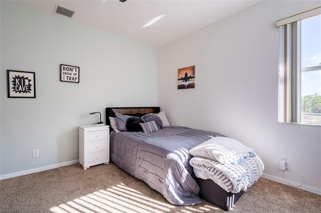Activo con contrato: $749,900 (5 camas, 3 baños, 4077 Pies cuadrados)