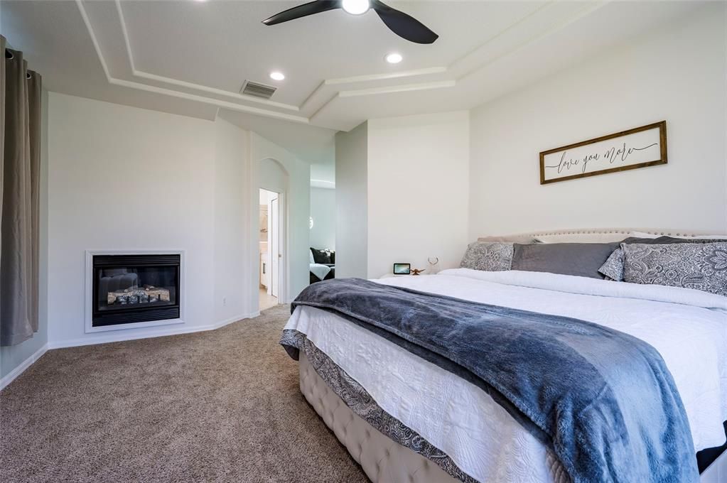Activo con contrato: $749,900 (5 camas, 3 baños, 4077 Pies cuadrados)