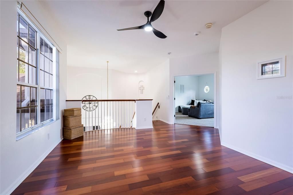 Activo con contrato: $749,900 (5 camas, 3 baños, 4077 Pies cuadrados)