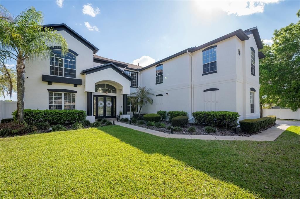 Activo con contrato: $749,900 (5 camas, 3 baños, 4077 Pies cuadrados)