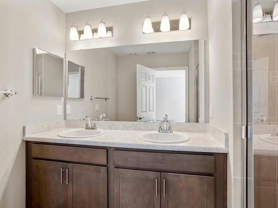 En Venta: $336,360 (3 camas, 2 baños, 1730 Pies cuadrados)