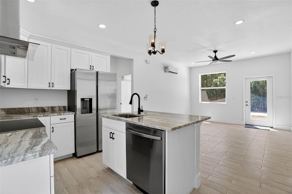 En Venta: $249,000 (2 camas, 2 baños, 1000 Pies cuadrados)