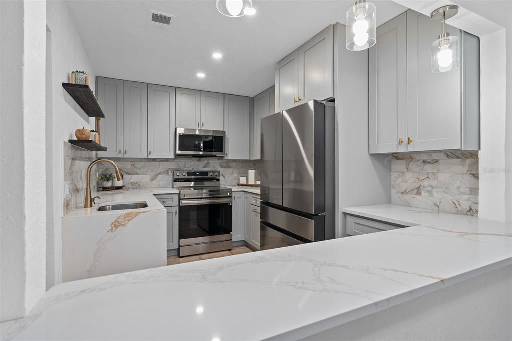 На продажу: $169,000 (2 спален, 2 ванн, 1183 Квадратных фут)