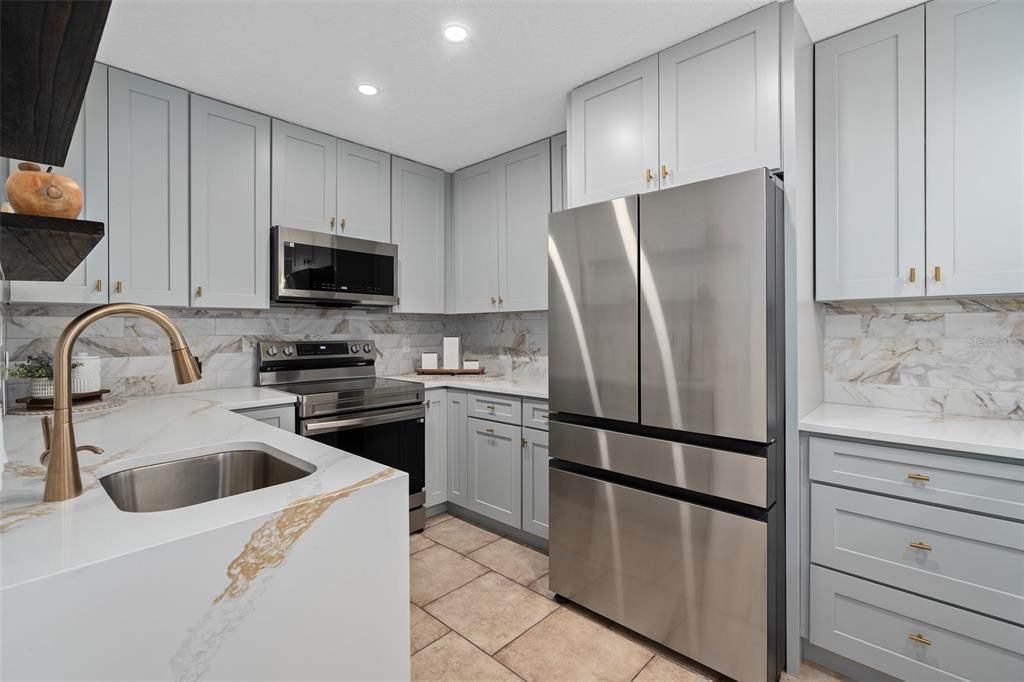 На продажу: $169,000 (2 спален, 2 ванн, 1183 Квадратных фут)