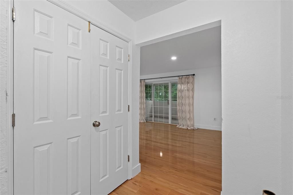 На продажу: $169,000 (2 спален, 2 ванн, 1183 Квадратных фут)