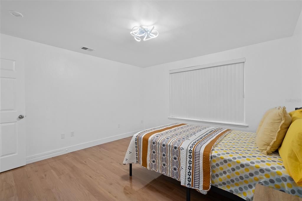 На продажу: $169,000 (2 спален, 2 ванн, 1183 Квадратных фут)