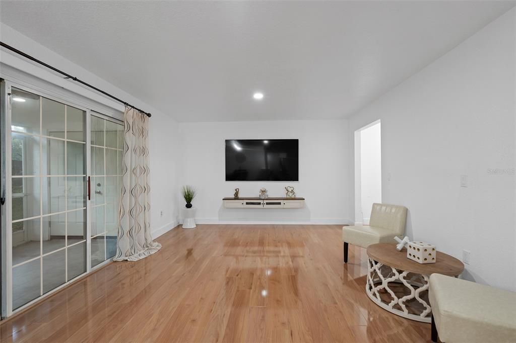 На продажу: $169,000 (2 спален, 2 ванн, 1183 Квадратных фут)