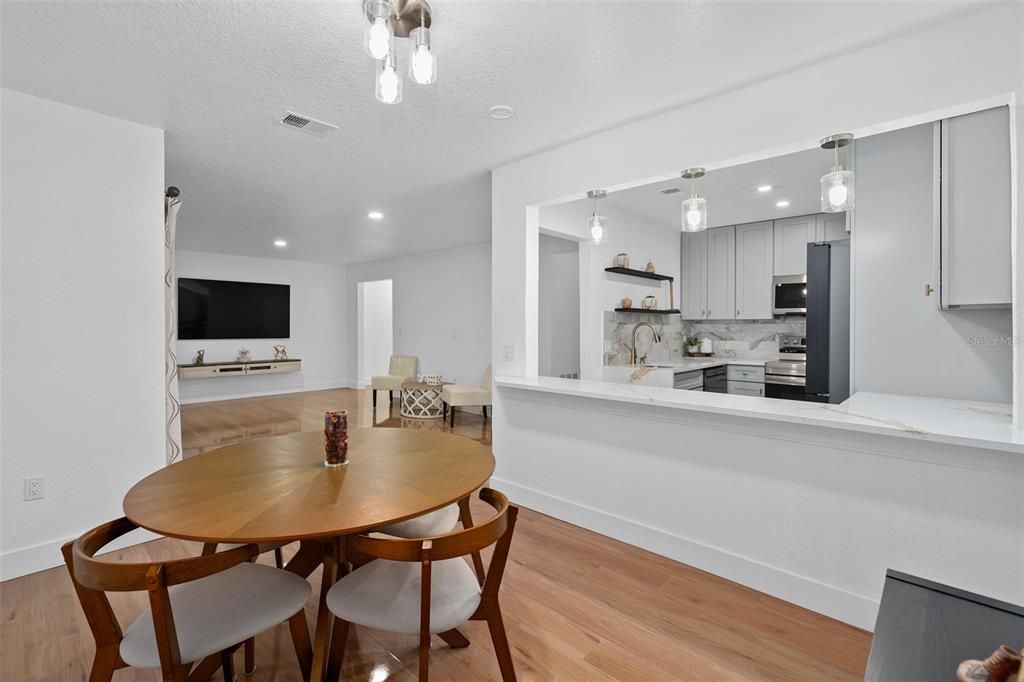 На продажу: $169,000 (2 спален, 2 ванн, 1183 Квадратных фут)