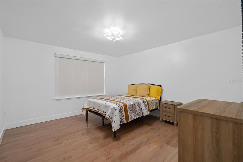 На продажу: $169,000 (2 спален, 2 ванн, 1183 Квадратных фут)