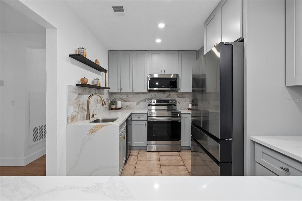 На продажу: $169,000 (2 спален, 2 ванн, 1183 Квадратных фут)