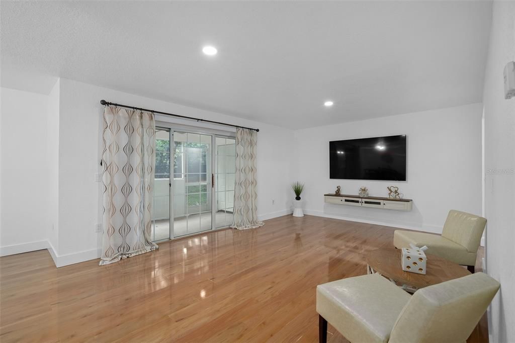 На продажу: $169,000 (2 спален, 2 ванн, 1183 Квадратных фут)