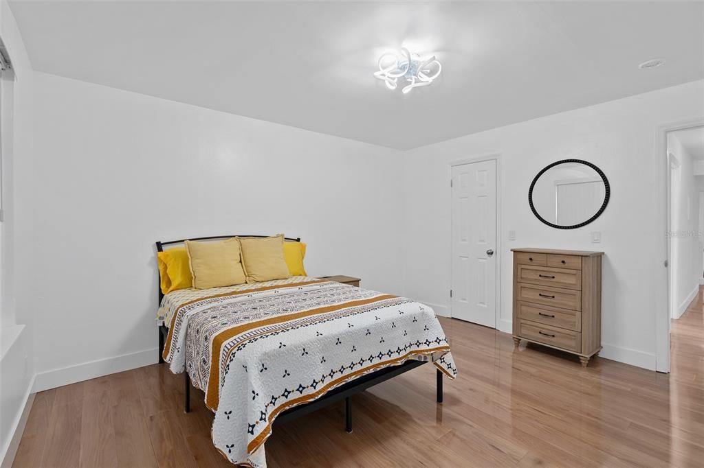 На продажу: $169,000 (2 спален, 2 ванн, 1183 Квадратных фут)