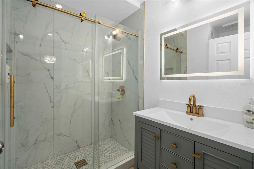 На продажу: $169,000 (2 спален, 2 ванн, 1183 Квадратных фут)