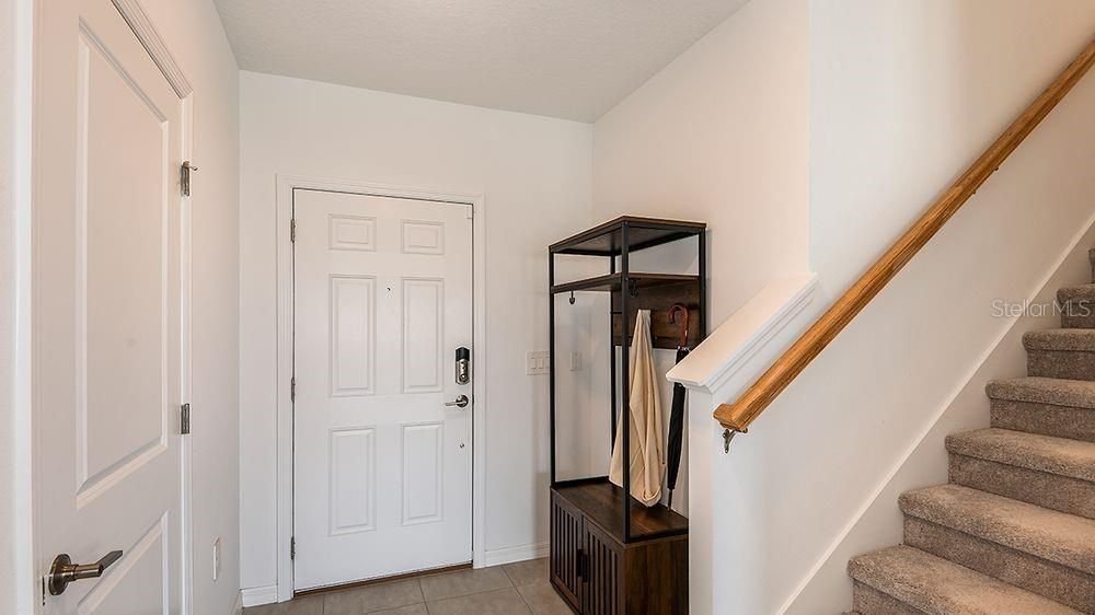 Activo con contrato: $335,000 (3 camas, 2 baños, 1853 Pies cuadrados)