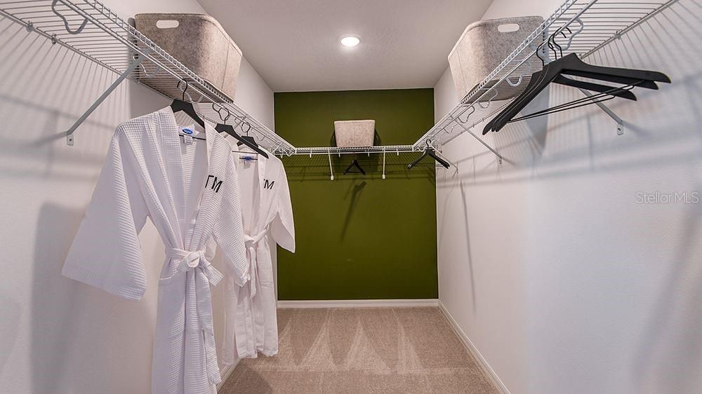 Activo con contrato: $335,000 (3 camas, 2 baños, 1853 Pies cuadrados)