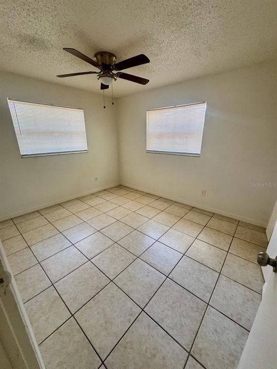 For Rent: $1,850 (3 beds, 1 baths, 988 Square Feet)