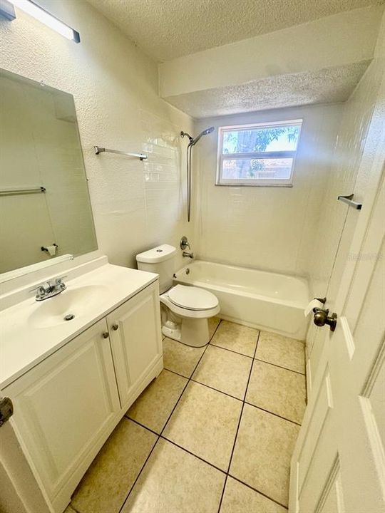 For Rent: $1,850 (3 beds, 1 baths, 988 Square Feet)