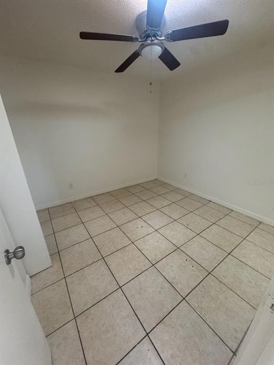 For Rent: $1,850 (3 beds, 1 baths, 988 Square Feet)