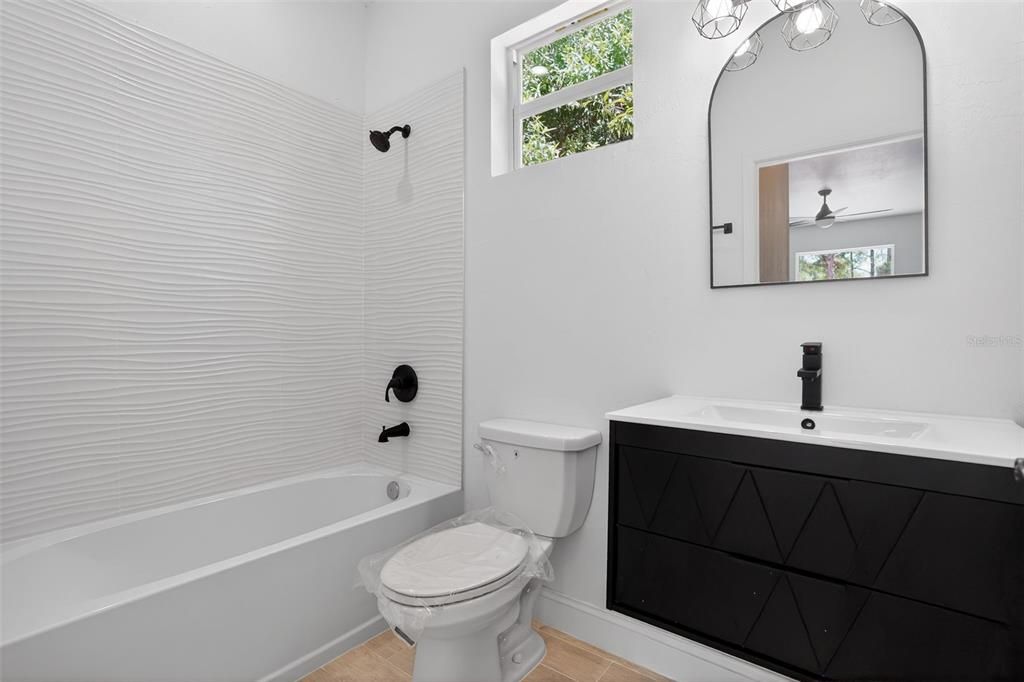 En Venta: $249,000 (2 camas, 2 baños, 1000 Pies cuadrados)