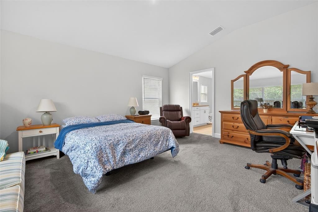 Active With Contract: $330,000 (3 beds, 2 baths, 1720 Square Feet)