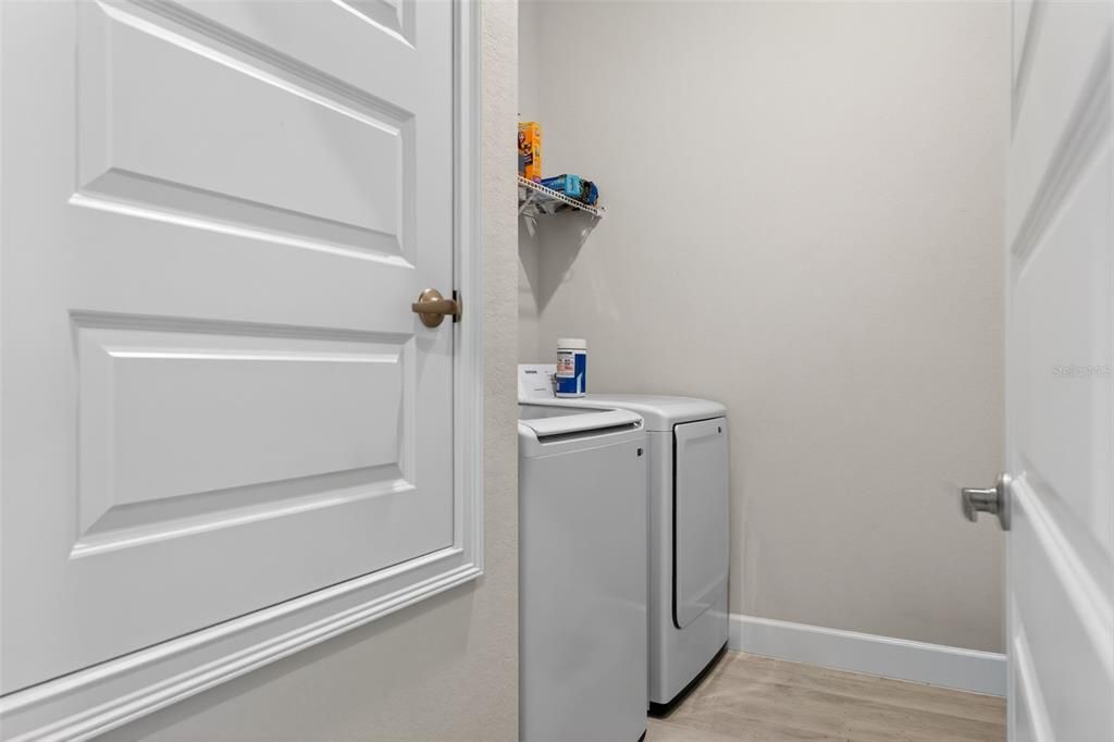 Active With Contract: $330,000 (3 beds, 2 baths, 1720 Square Feet)