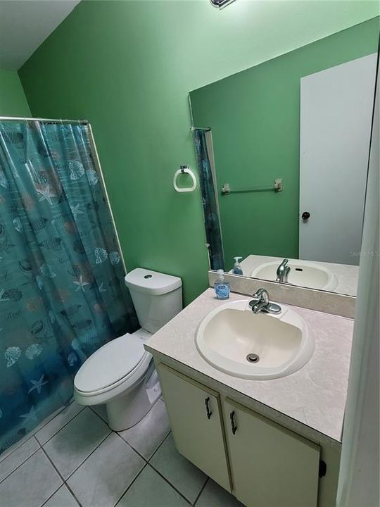 For Rent: $1,300 (2 beds, 2 baths, 894 Square Feet)
