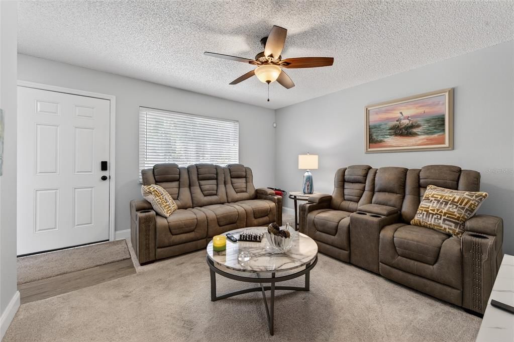 For Sale: $139,836 (2 beds, 2 baths, 864 Square Feet)