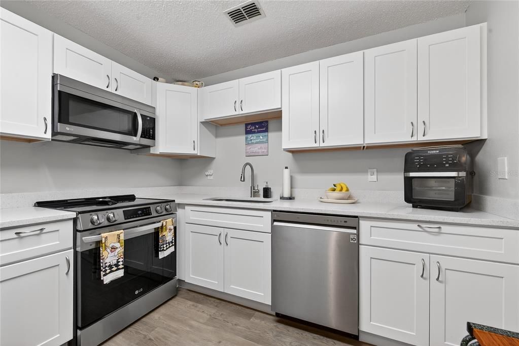 For Sale: $139,836 (2 beds, 2 baths, 864 Square Feet)