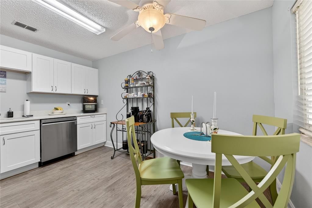 For Sale: $139,836 (2 beds, 2 baths, 864 Square Feet)