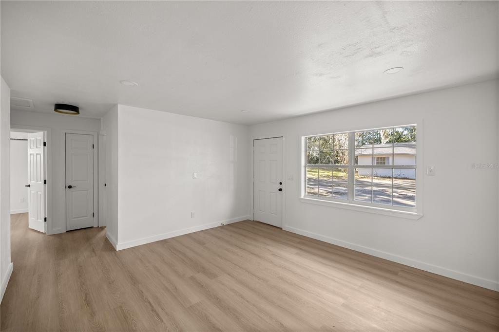 For Rent: $1,299 (2 beds, 1 baths, 1000 Square Feet)