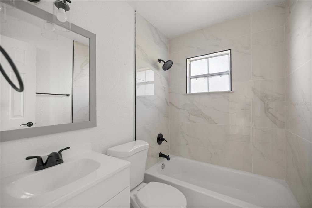 For Rent: $1,299 (2 beds, 1 baths, 1000 Square Feet)