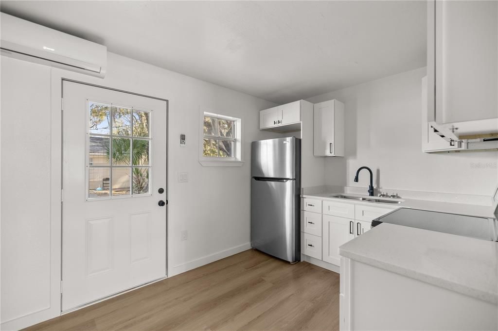 For Rent: $1,299 (2 beds, 1 baths, 1000 Square Feet)