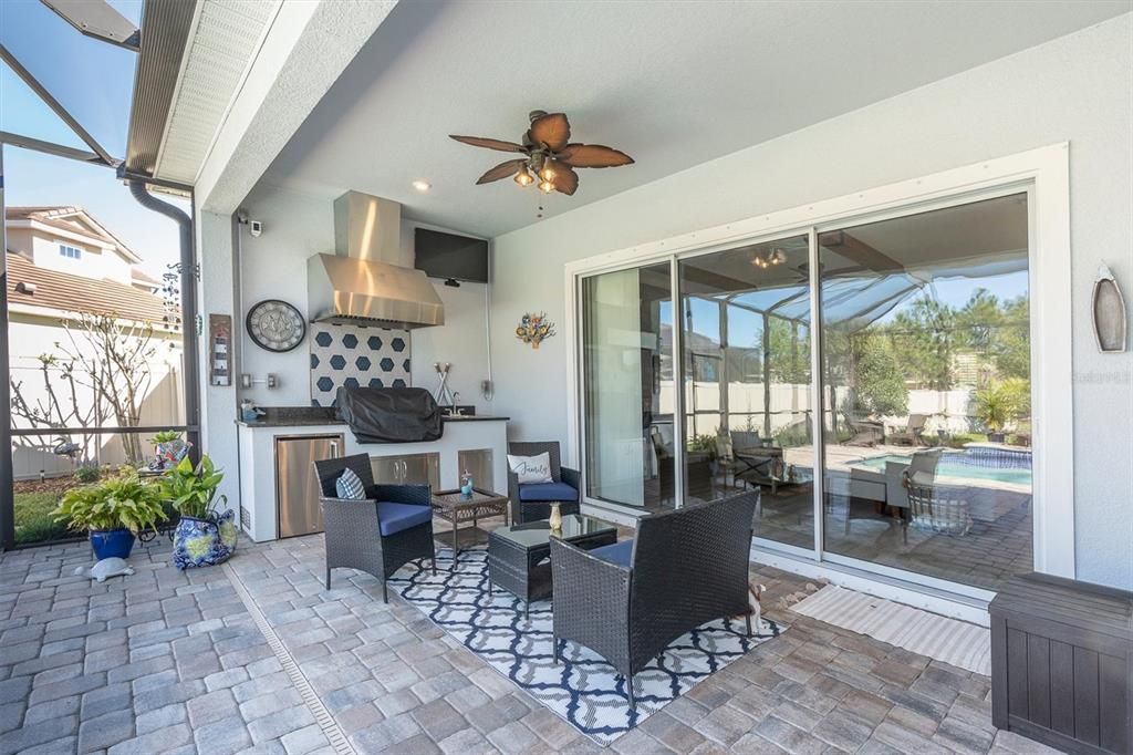 Active With Contract: $999,999 (4 beds, 3 baths, 2929 Square Feet)
