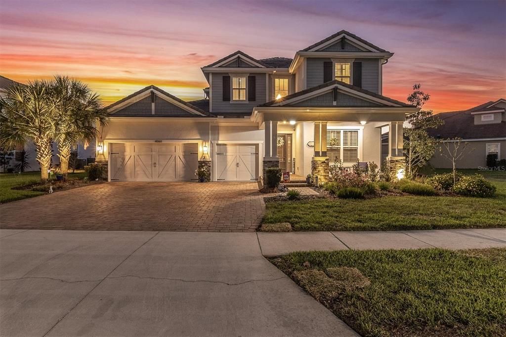 Active With Contract: $999,999 (4 beds, 3 baths, 2929 Square Feet)