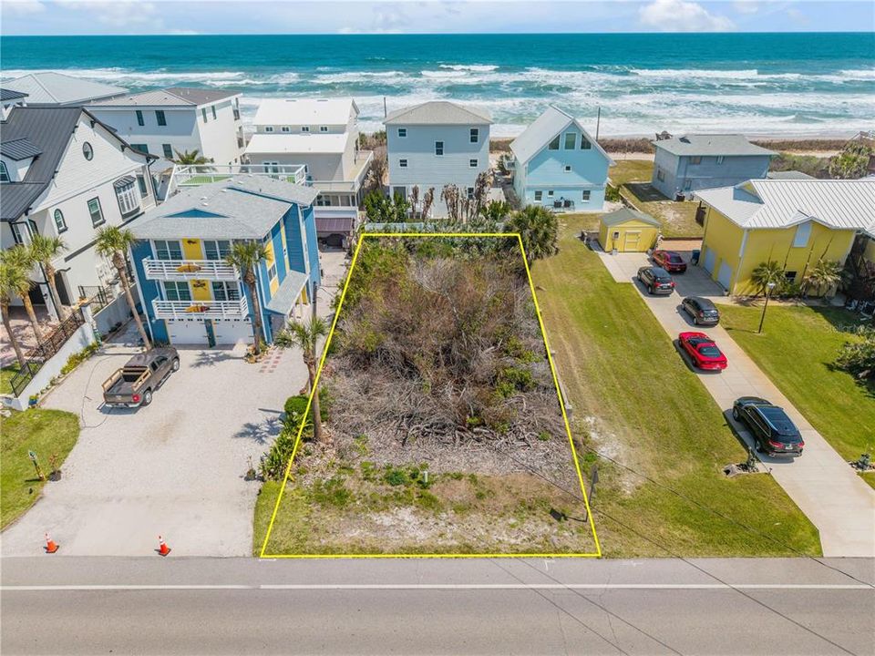 На продажу: $325,000 (0.11 acres)