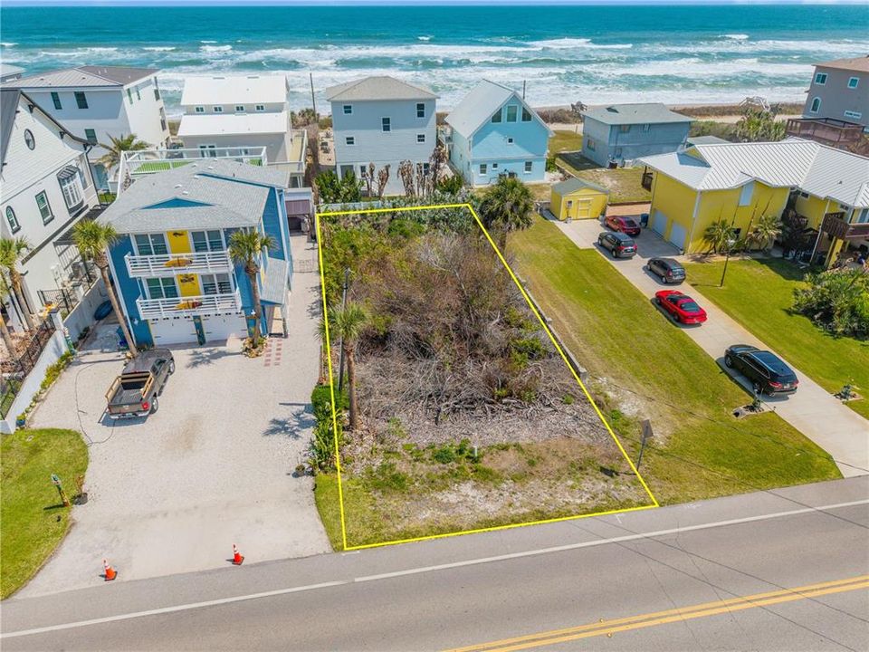 На продажу: $325,000 (0.11 acres)